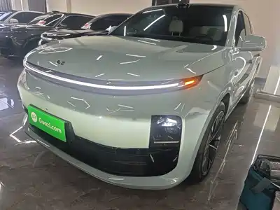 Li Auto L6 2025