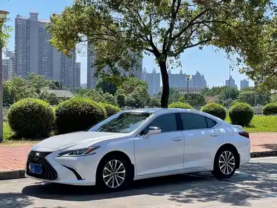 Lexus ES 2024