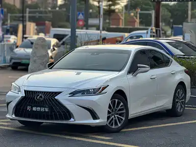 Lexus ES 2023
