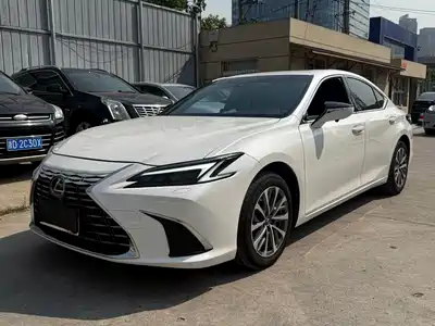 Lexus ES 2025