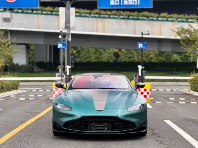 Aston Martin V8 Vantage 2025