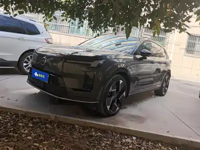 Volvo XC70 Plug-in Hybrid 2025