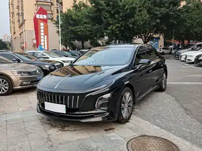 Hongqi E-QM5 2024