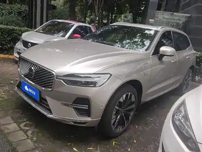 Volvo XC60 Plug-in Hybrid 2025