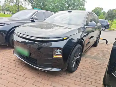 Li Auto L6 2025
