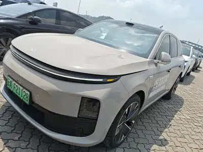 Li Auto L6 2025