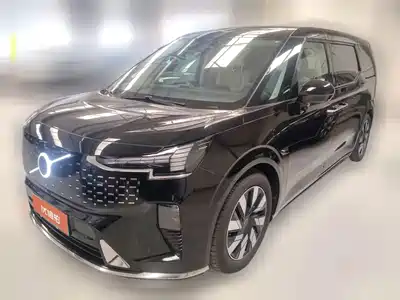 Volvo EM90 2024