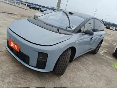 Li Auto i8 2025