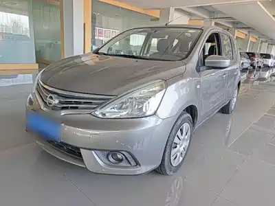 Nissan Livina 2015