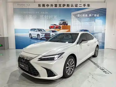 Lexus ES 2025