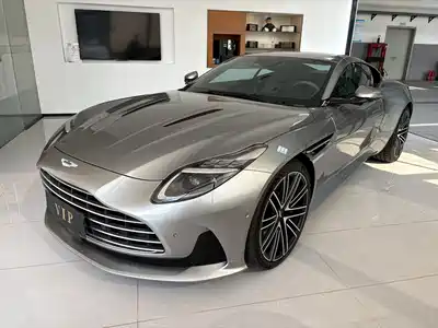 Aston Martin DB12 2024