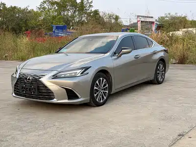 Lexus ES 2025
