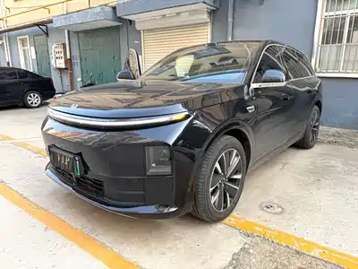 Li Auto L6 2025