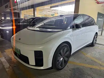 Li Auto i8 2025