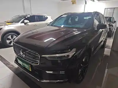 Volvo XC60 Plug-in Hybrid 2025