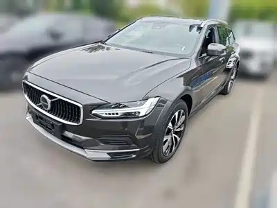 Volvo V90 2025