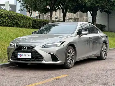 Lexus ES 2025