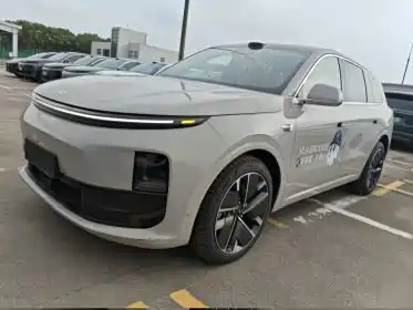 Li Auto L6 2025