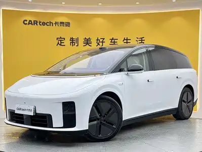 Li Auto i8 2025