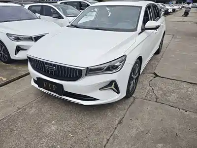 Geely Emgrand 2022