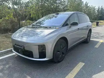 Li Auto i8 2025