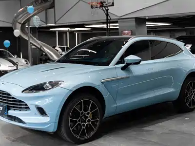 Aston Martin DBX 2021