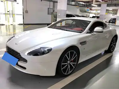 Aston Martin V8 Vantage 2013