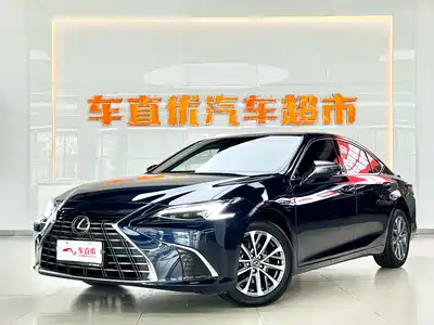 Lexus ES 2025