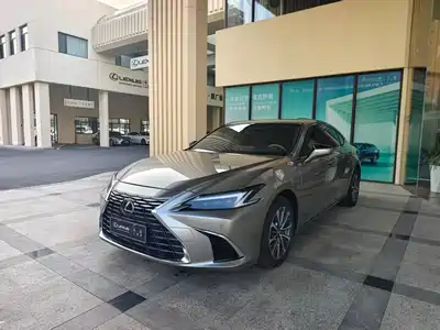 Lexus ES 2025