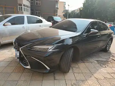 Lexus ES 2025