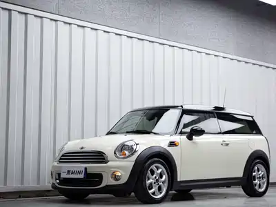 MINI CLUBMAN 2012