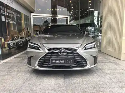 Lexus ES 2025