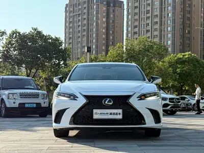 Lexus ES 2023
