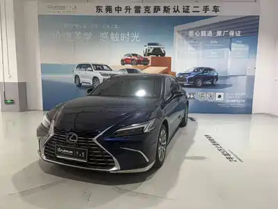 Lexus ES 2025
