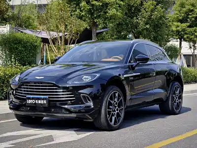 Aston Martin DBX 2021