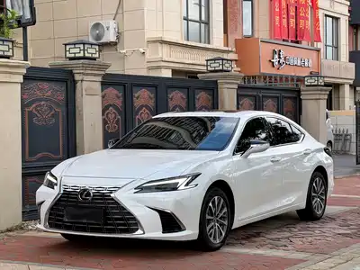 Lexus ES 2025