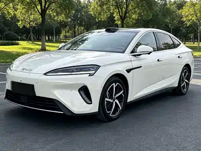 BYD Seal 07 DM-i 2025