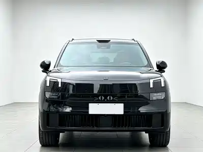 Lynk & Co 900 2025