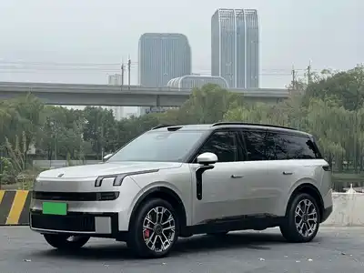 Lynk & Co 900 2025