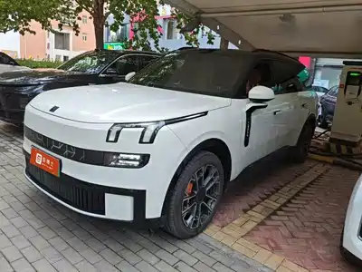 Lynk & Co 900 2025