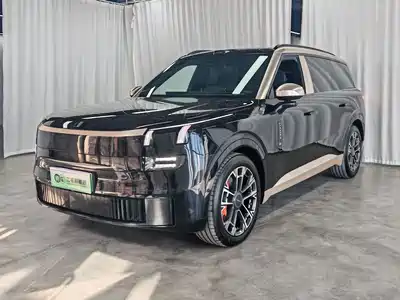 Lynk & Co 900 2025
