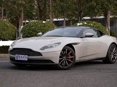 Aston Martin DB11 2021