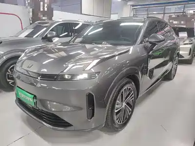 Lynk & Co 08 EM-P 2025
