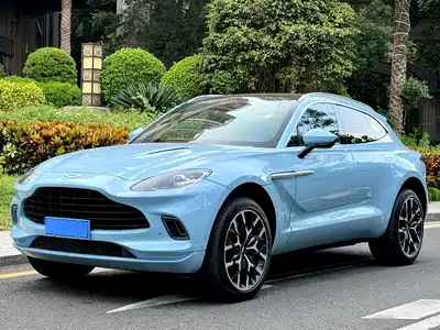 Aston Martin DBX 2021