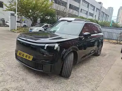 Lynk & Co 900 2025