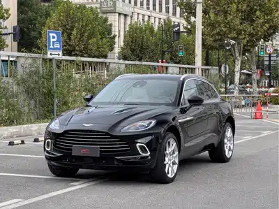 Aston Martin DBX 2022