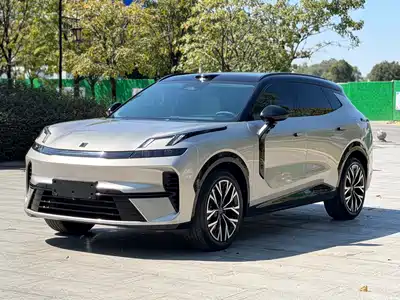 Lynk & Co 08 EM-P 2025