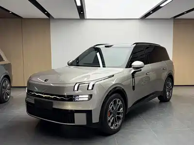 Lynk & Co 900 2025