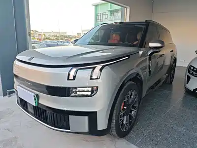 Lynk & Co 900 2025