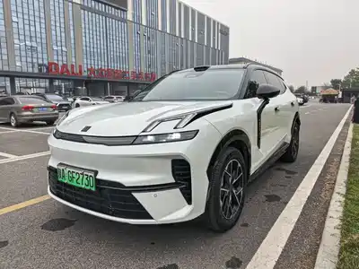 Lynk & Co 08 EM-P 2025